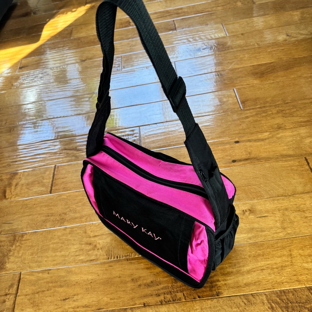 Mary Kay Black and Pink Cosmetic Bag with Sporty Design - Picture 5 of 7